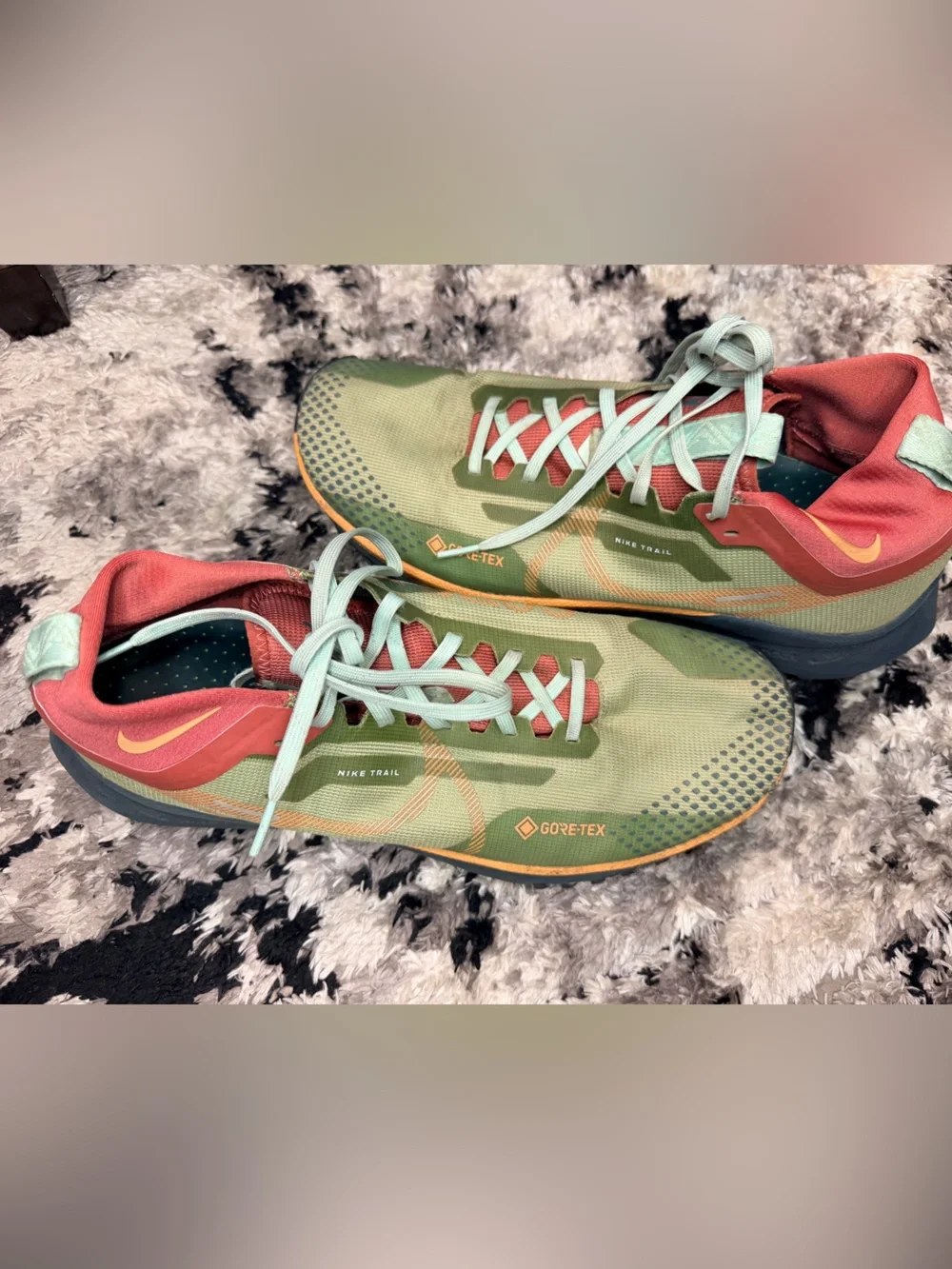 NIKE MENs  Nike Trail Shoe - Olive Green with Coral and Mint